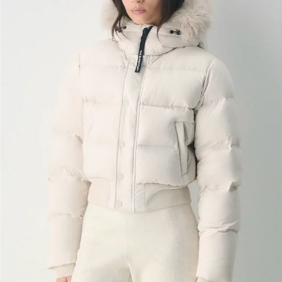 Aritzia Super Puff Chalet with faux fur - Picture 1 of 6
